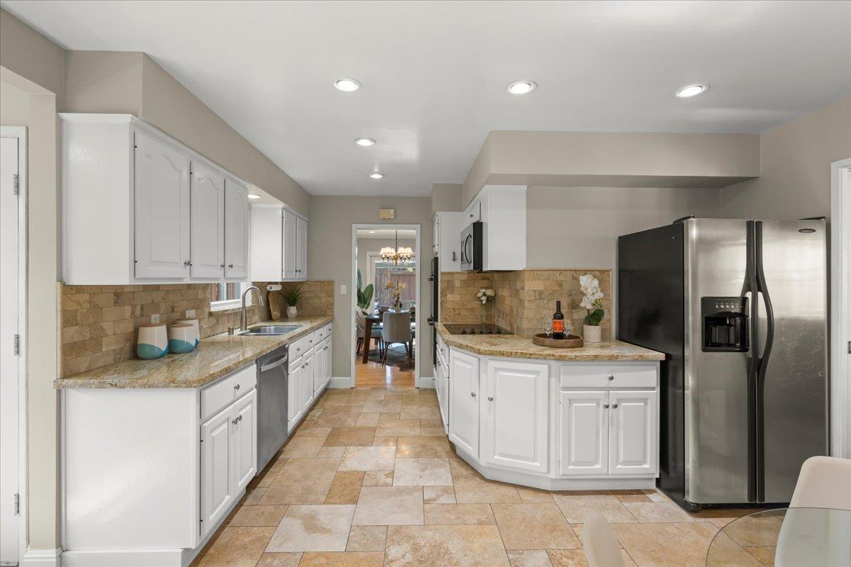 Detail Gallery Image 11 of 21 For 3689 Woodford Dr, San Jose,  CA 95124 - 3 Beds | 2 Baths