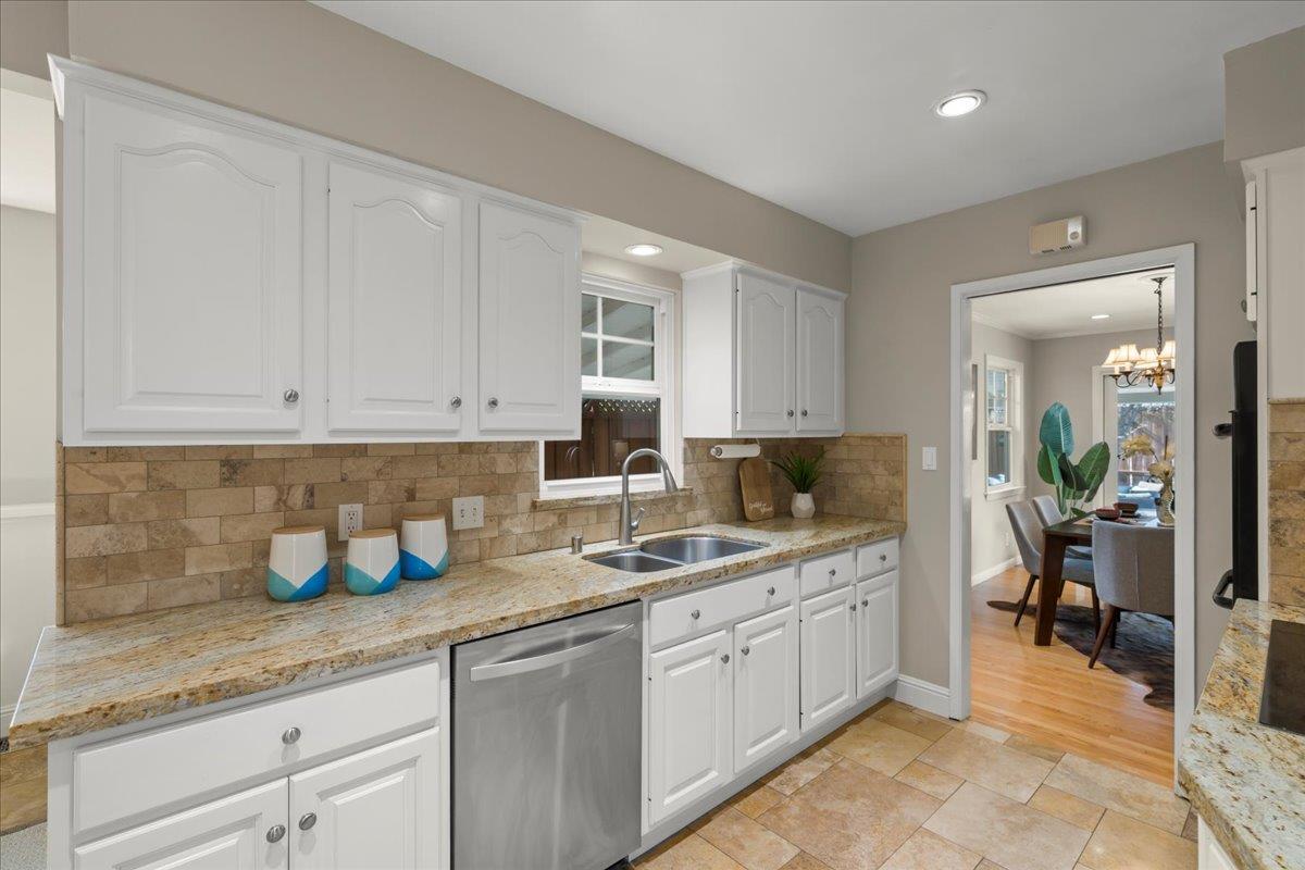 Detail Gallery Image 12 of 21 For 3689 Woodford Dr, San Jose,  CA 95124 - 3 Beds | 2 Baths