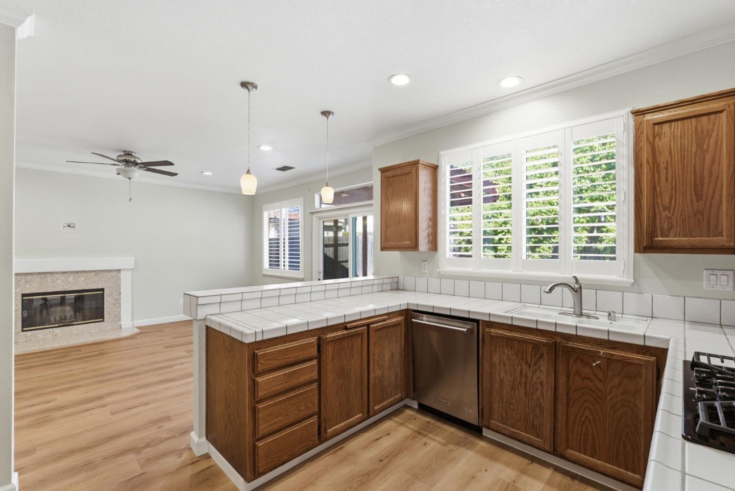 Detail Gallery Image 10 of 42 For 113 Derry Ct, Vacaville,  CA 95688 - 4 Beds | 2/1 Baths