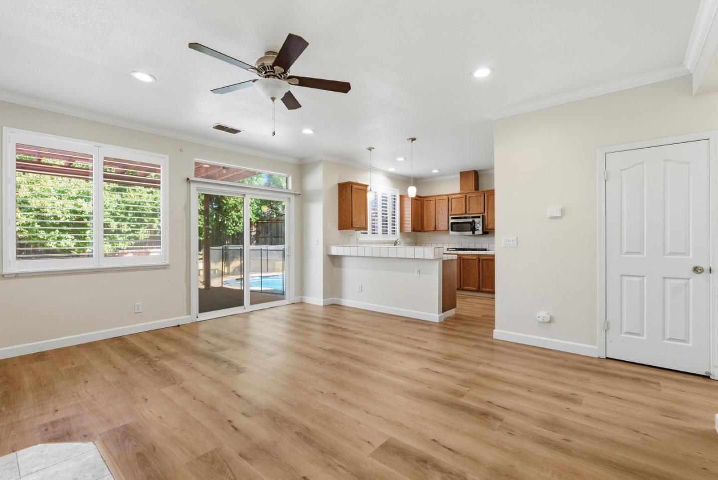 Detail Gallery Image 16 of 42 For 113 Derry Ct, Vacaville,  CA 95688 - 4 Beds | 2/1 Baths