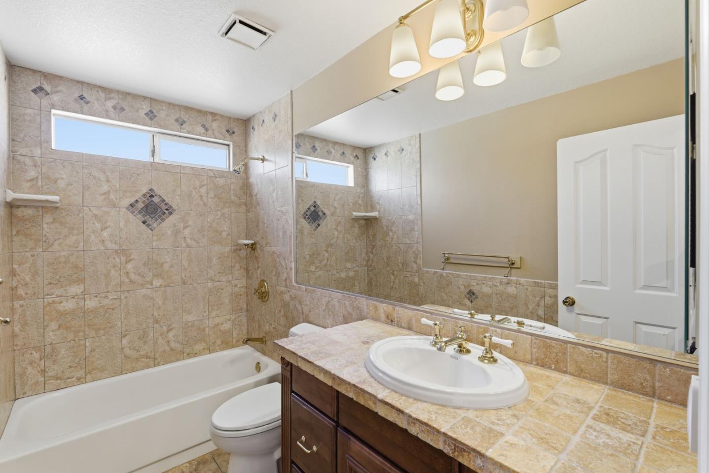 Detail Gallery Image 26 of 42 For 113 Derry Ct, Vacaville,  CA 95688 - 4 Beds | 2/1 Baths