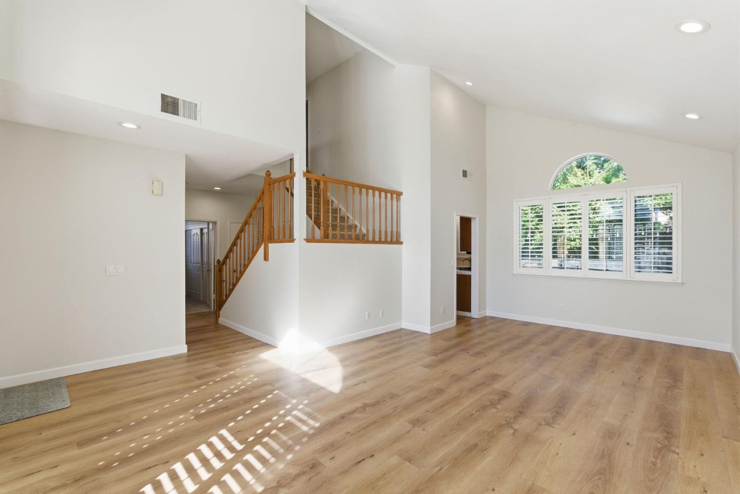 Detail Gallery Image 4 of 42 For 113 Derry Ct, Vacaville,  CA 95688 - 4 Beds | 2/1 Baths