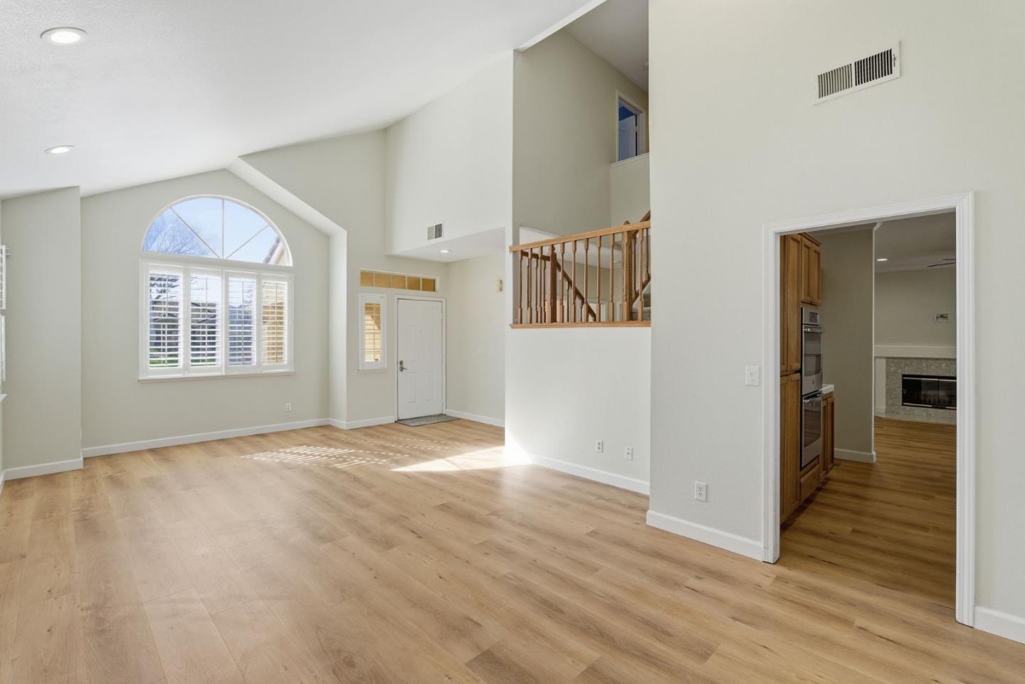 Detail Gallery Image 8 of 42 For 113 Derry Ct, Vacaville,  CA 95688 - 4 Beds | 2/1 Baths