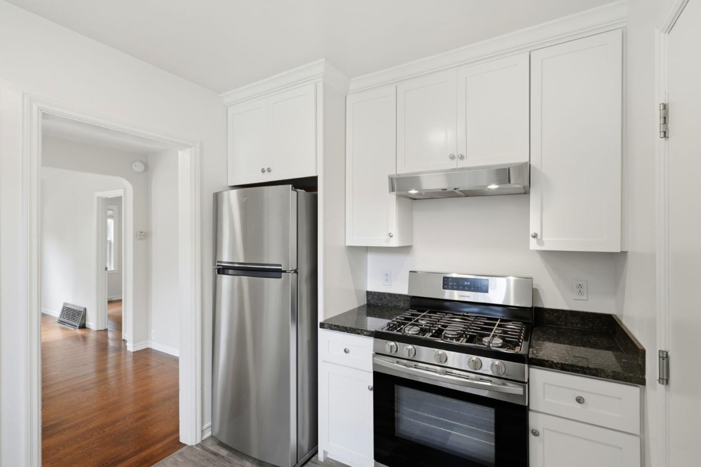 Detail Gallery Image 15 of 57 For 728 Laurel Ave, Burlingame,  CA 94010 - – Beds | – Baths