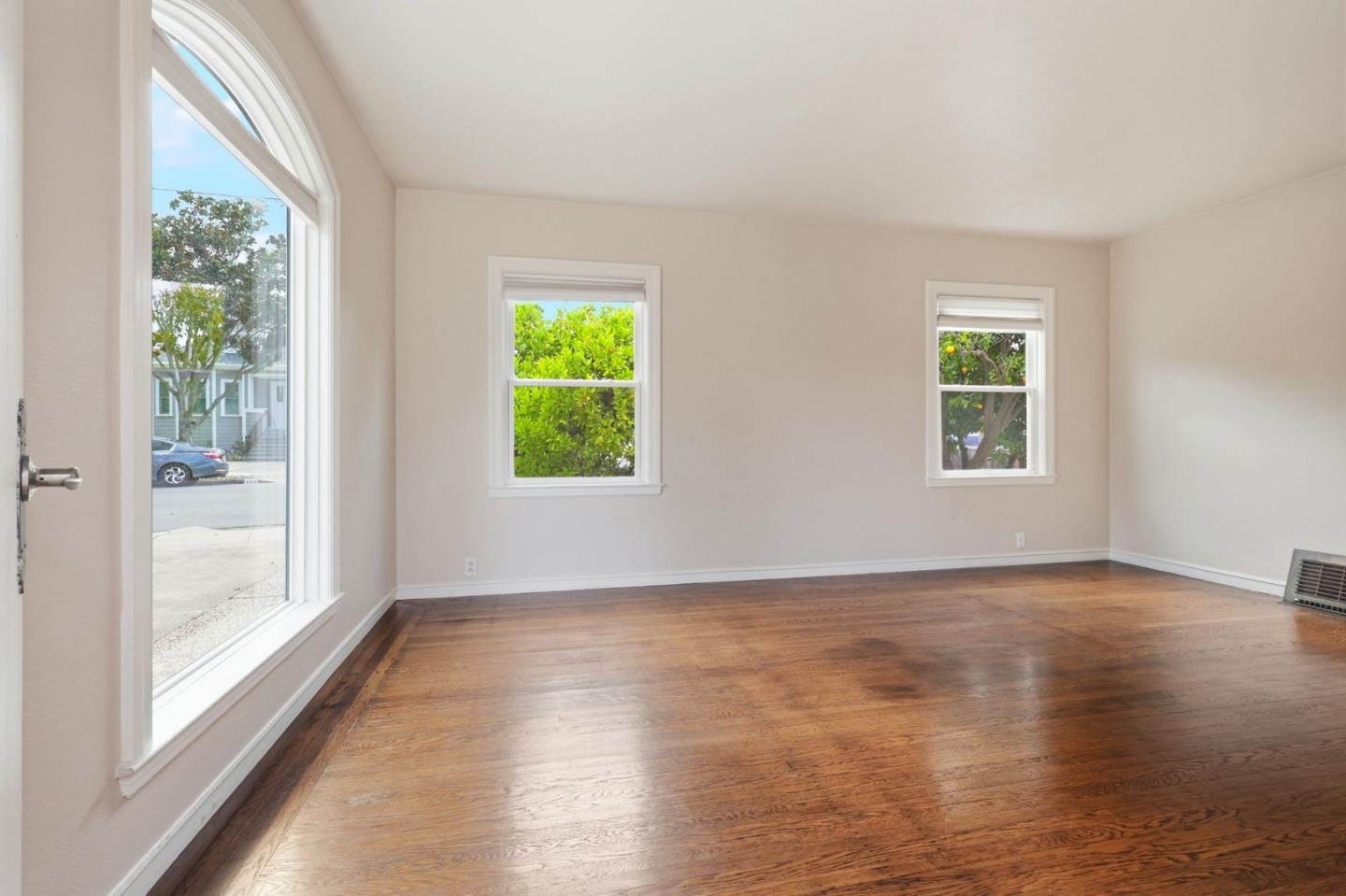 Detail Gallery Image 9 of 57 For 728 Laurel Ave, Burlingame,  CA 94010 - – Beds | – Baths