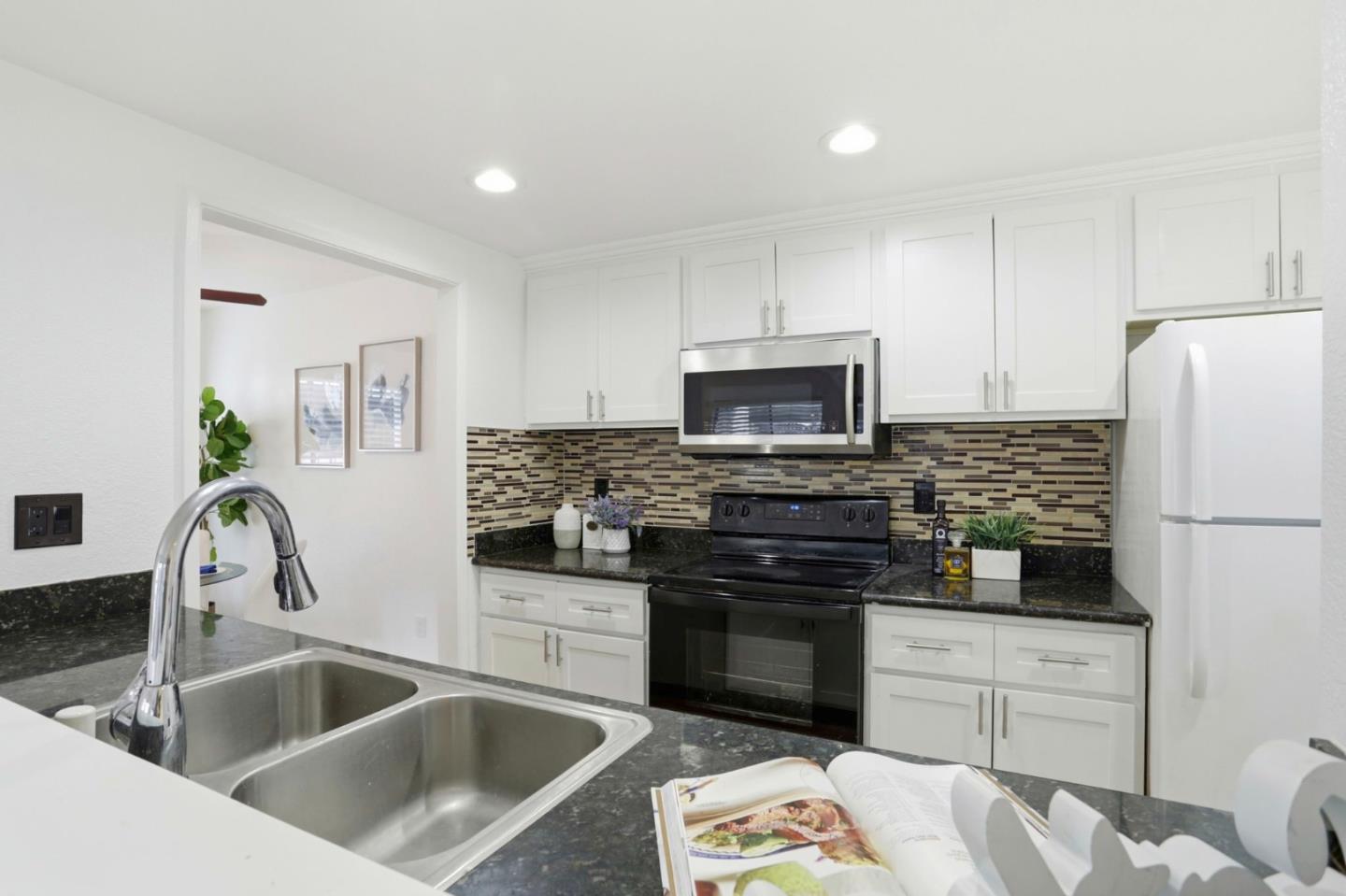 Detail Gallery Image 16 of 36 For 3819 7 Trees Blvd #303,  San Jose,  CA 95111 - 2 Beds | 2 Baths