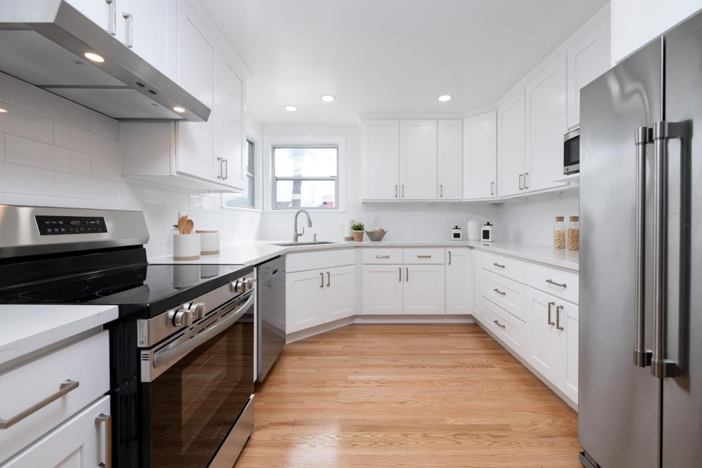 Detail Gallery Image 6 of 16 For 1729 Cypress Ave, San Mateo,  CA 94401 - 2 Beds | 1 Baths