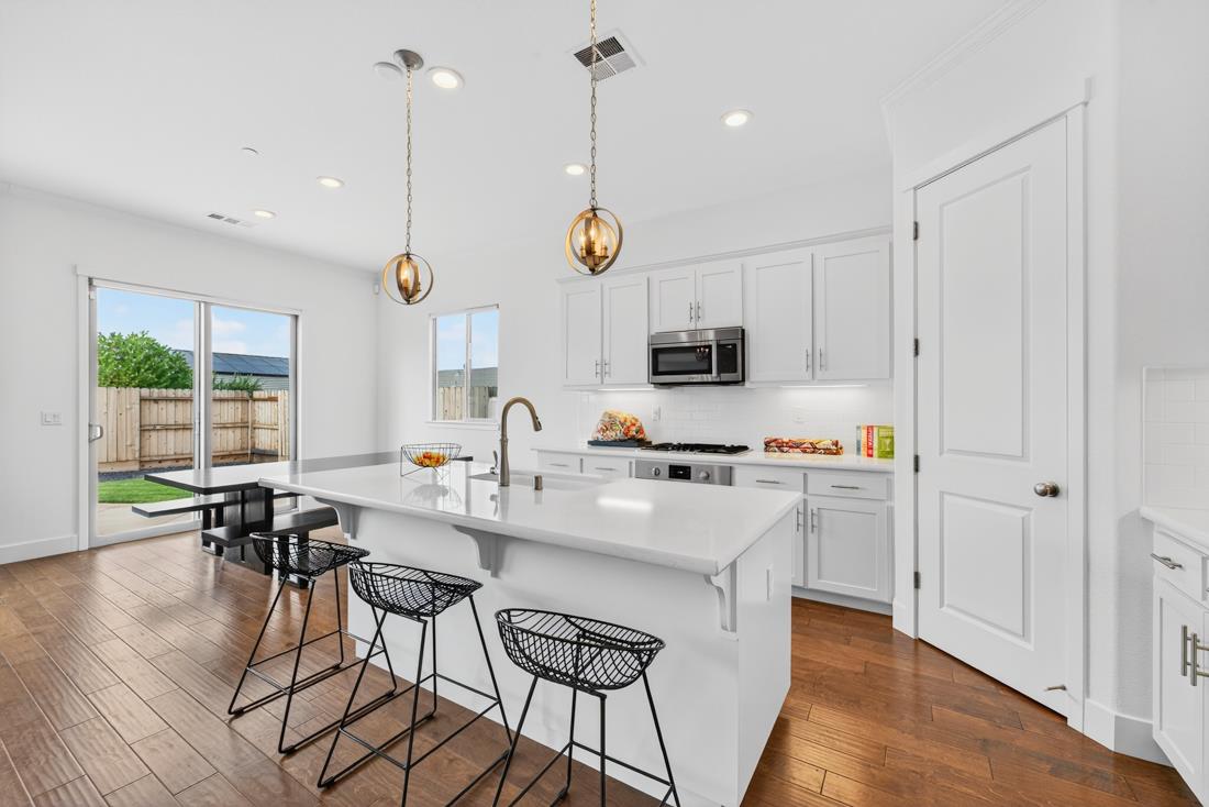 Detail Gallery Image 14 of 47 For 1650 Clover Ct, Hollister,  CA 95023 - 3 Beds | 2/1 Baths