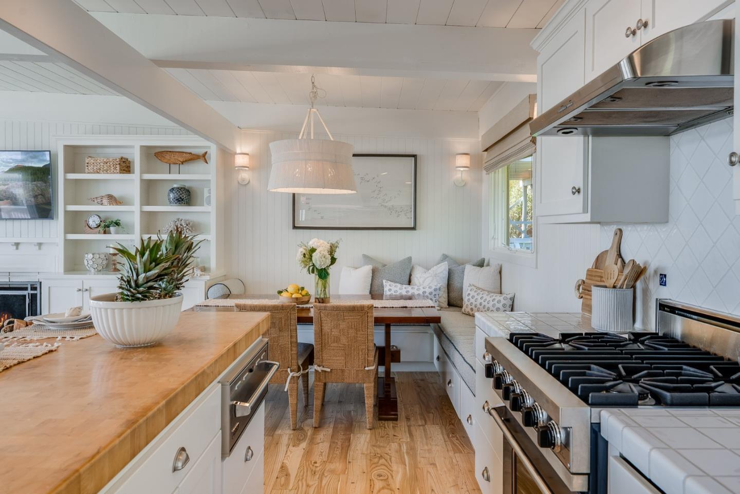 Detail Gallery Image 13 of 53 For 621 Beach Dr, Aptos,  CA 95003 - 4 Beds | 2 Baths