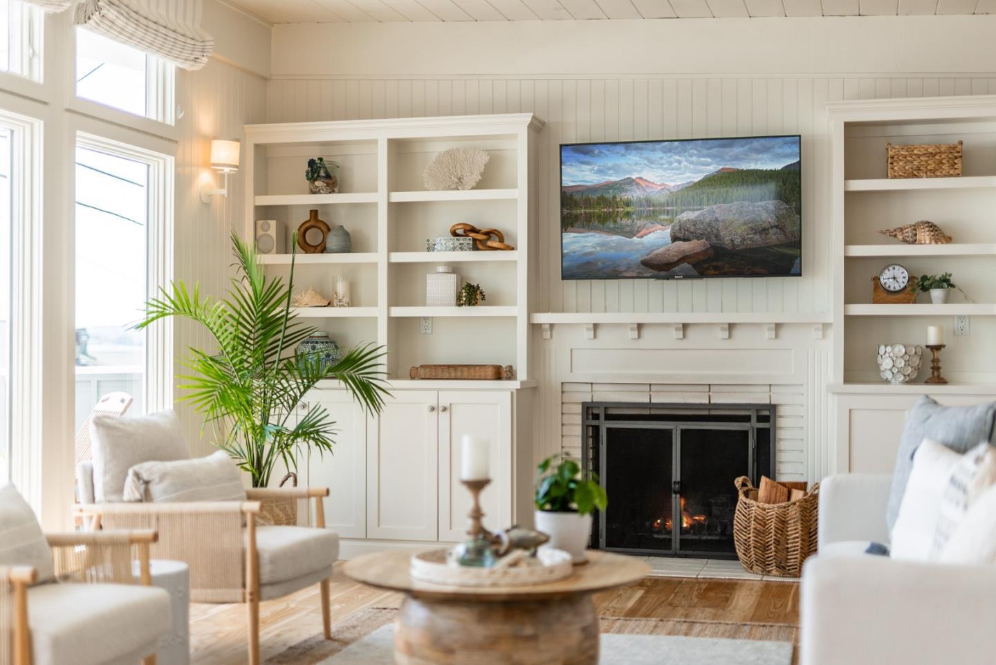 Detail Gallery Image 8 of 53 For 621 Beach Dr, Aptos,  CA 95003 - 4 Beds | 2 Baths