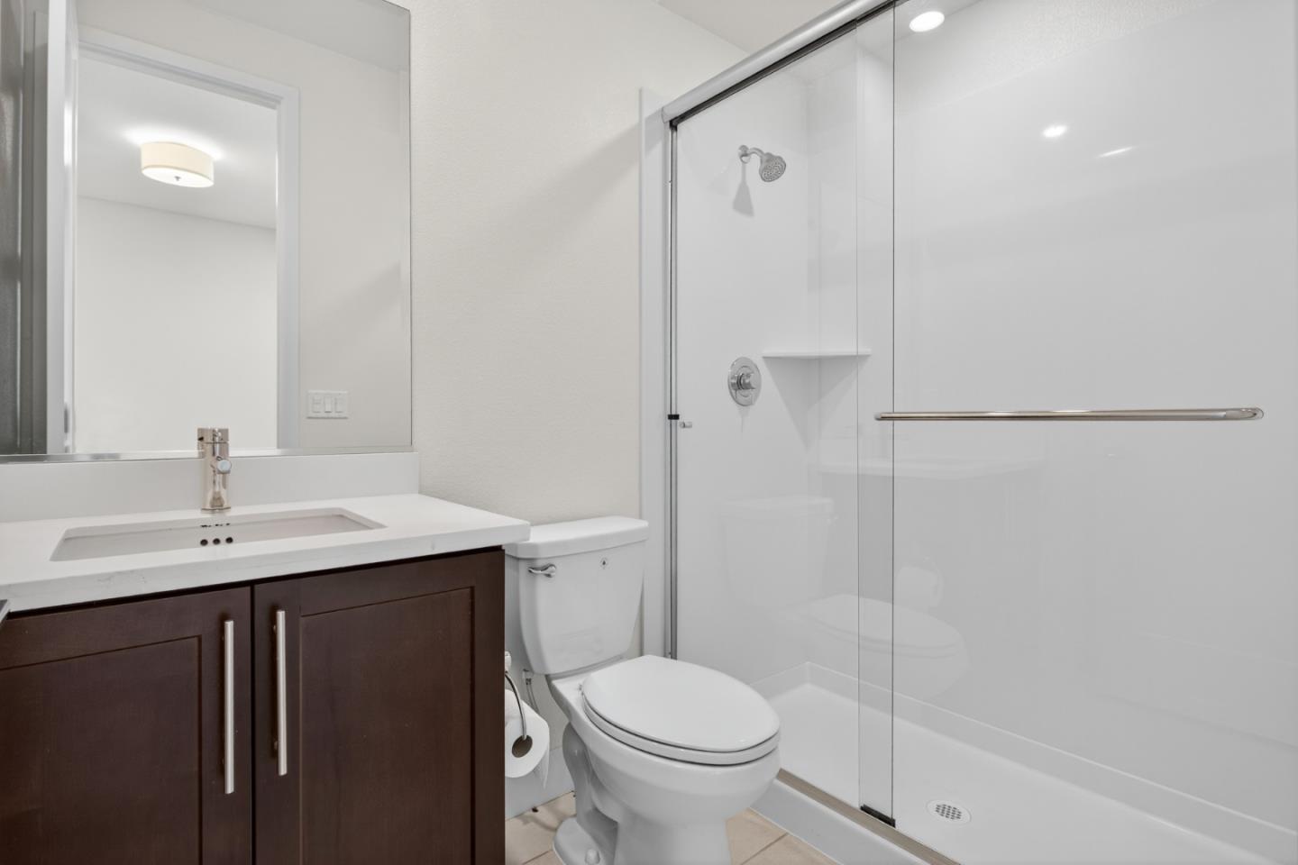 Detail Gallery Image 11 of 66 For 6640 Silverleaf Ct, Tracy,  CA 95377 - 5 Beds | 3/1 Baths