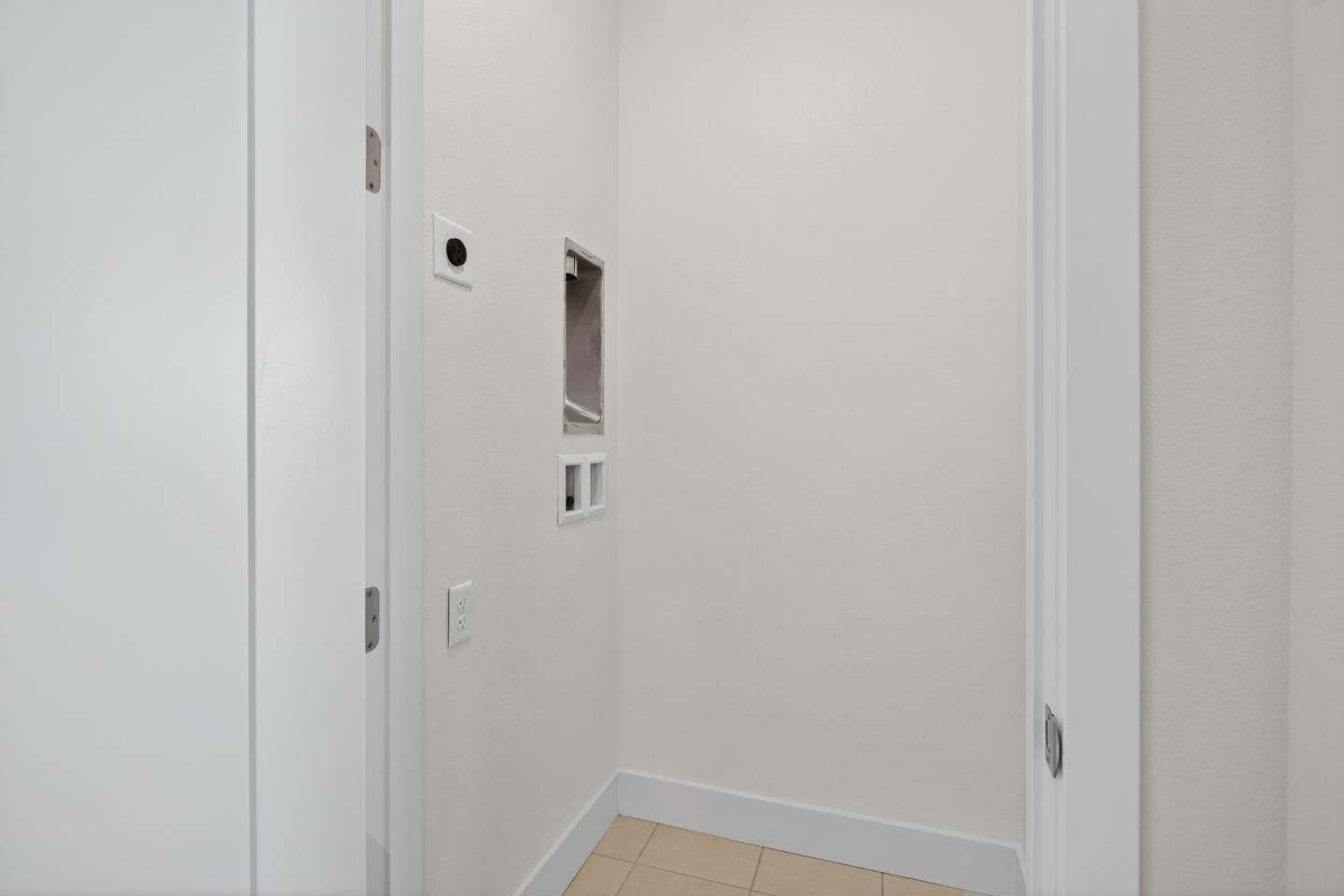 Detail Gallery Image 12 of 66 For 6640 Silverleaf Ct, Tracy,  CA 95377 - 5 Beds | 3/1 Baths