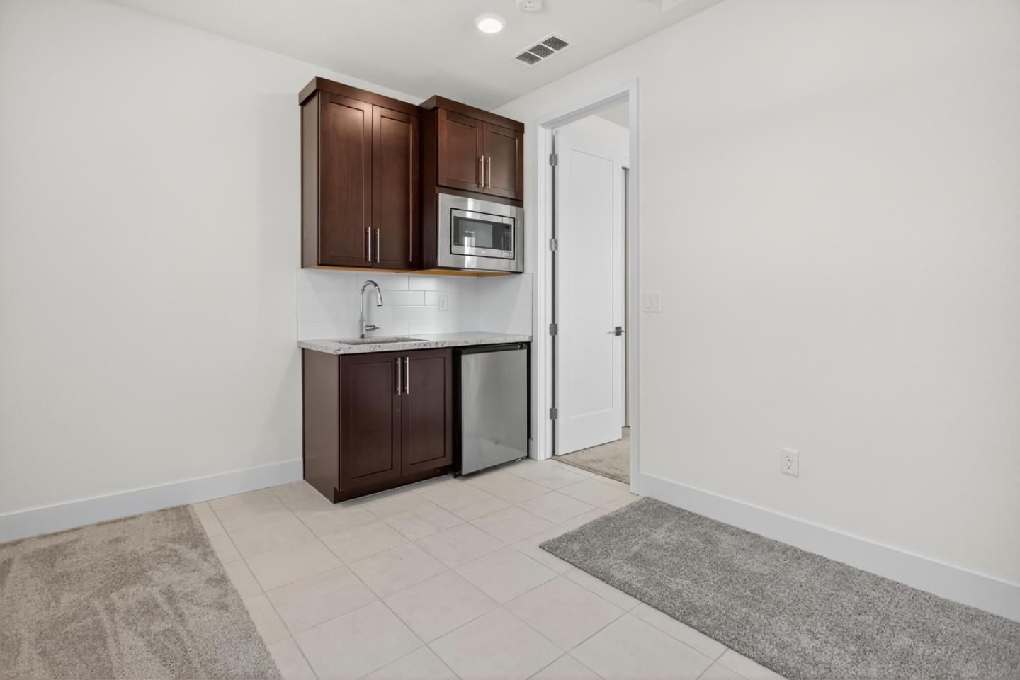 Detail Gallery Image 17 of 66 For 6640 Silverleaf Ct, Tracy,  CA 95377 - 5 Beds | 3/1 Baths