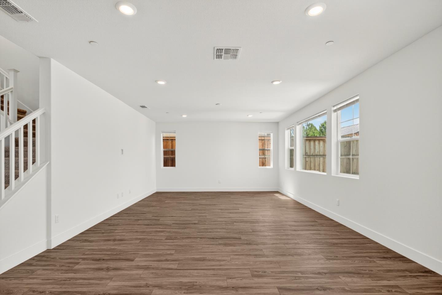 Detail Gallery Image 31 of 66 For 6640 Silverleaf Ct, Tracy,  CA 95377 - 5 Beds | 3/1 Baths