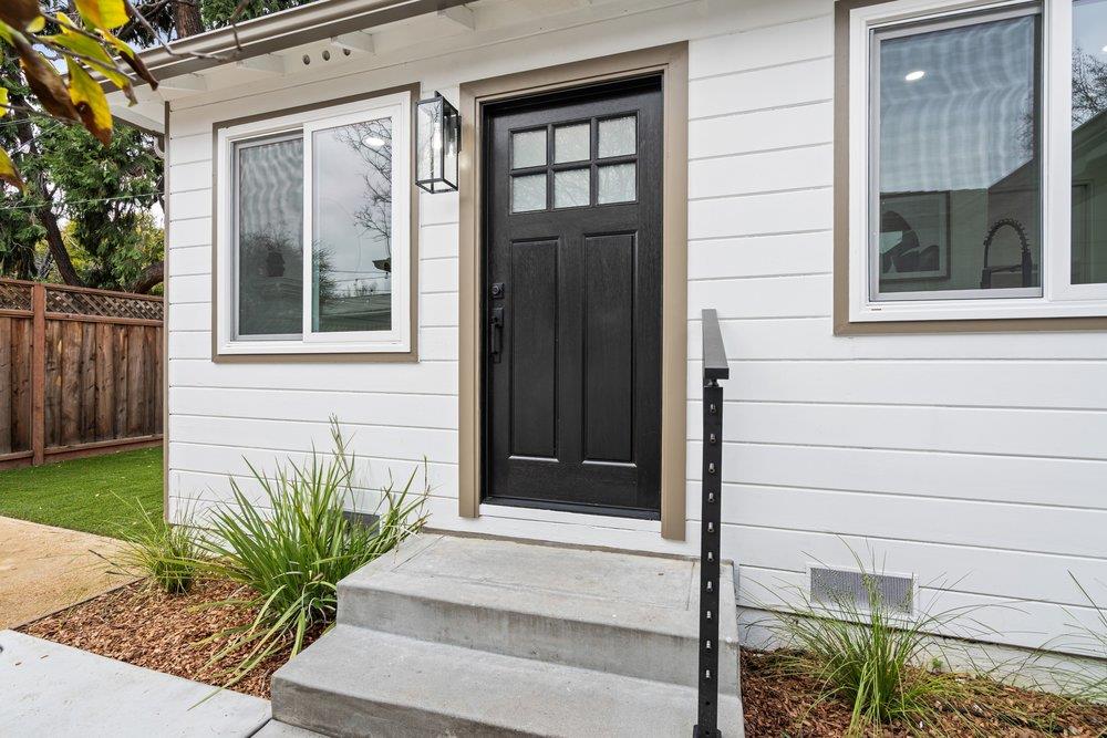 Detail Gallery Image 17 of 41 For 576 Green Manor Ct, Palo Alto,  CA 94301 - – Beds | – Baths