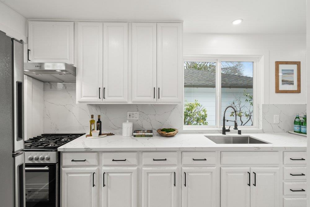 Detail Gallery Image 20 of 41 For 576 Green Manor Ct, Palo Alto,  CA 94301 - – Beds | – Baths