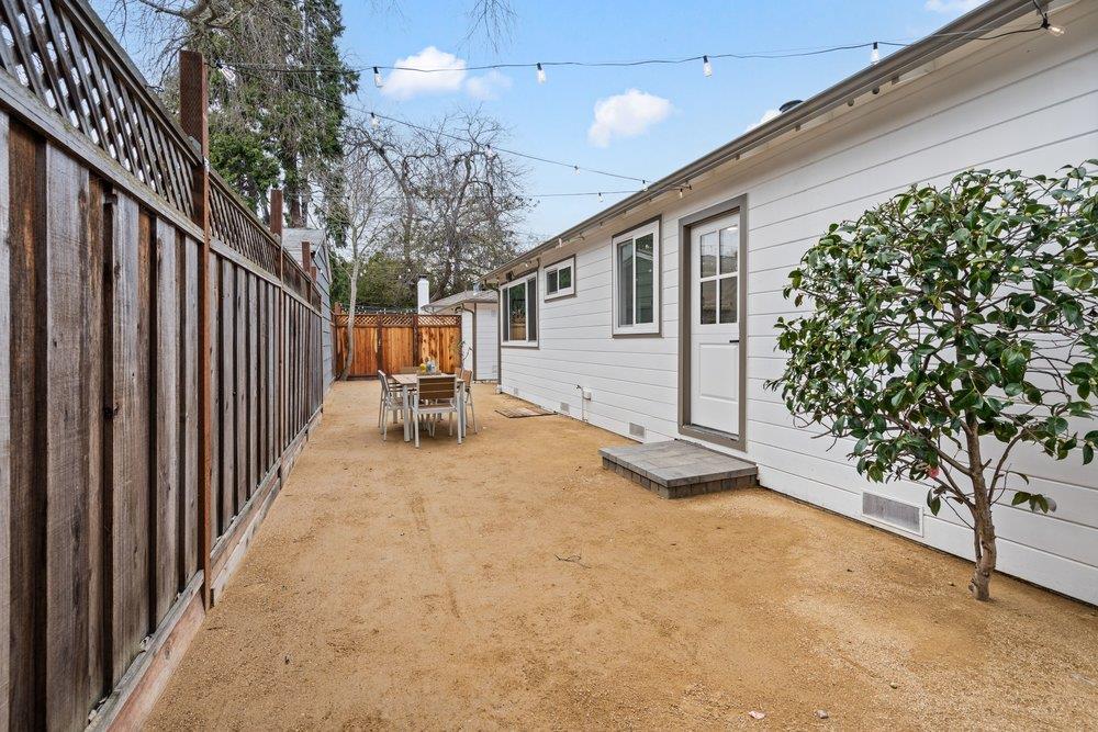 Detail Gallery Image 29 of 41 For 576 Green Manor Ct, Palo Alto,  CA 94301 - – Beds | – Baths