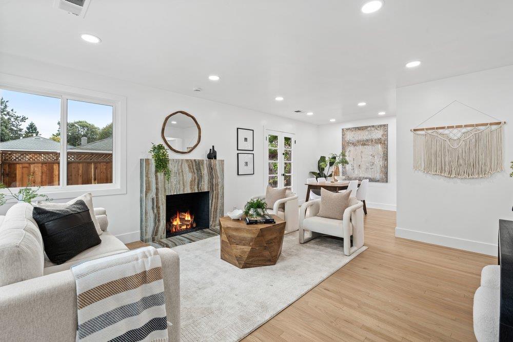 Detail Gallery Image 4 of 41 For 576 Green Manor Ct, Palo Alto,  CA 94301 - – Beds | – Baths