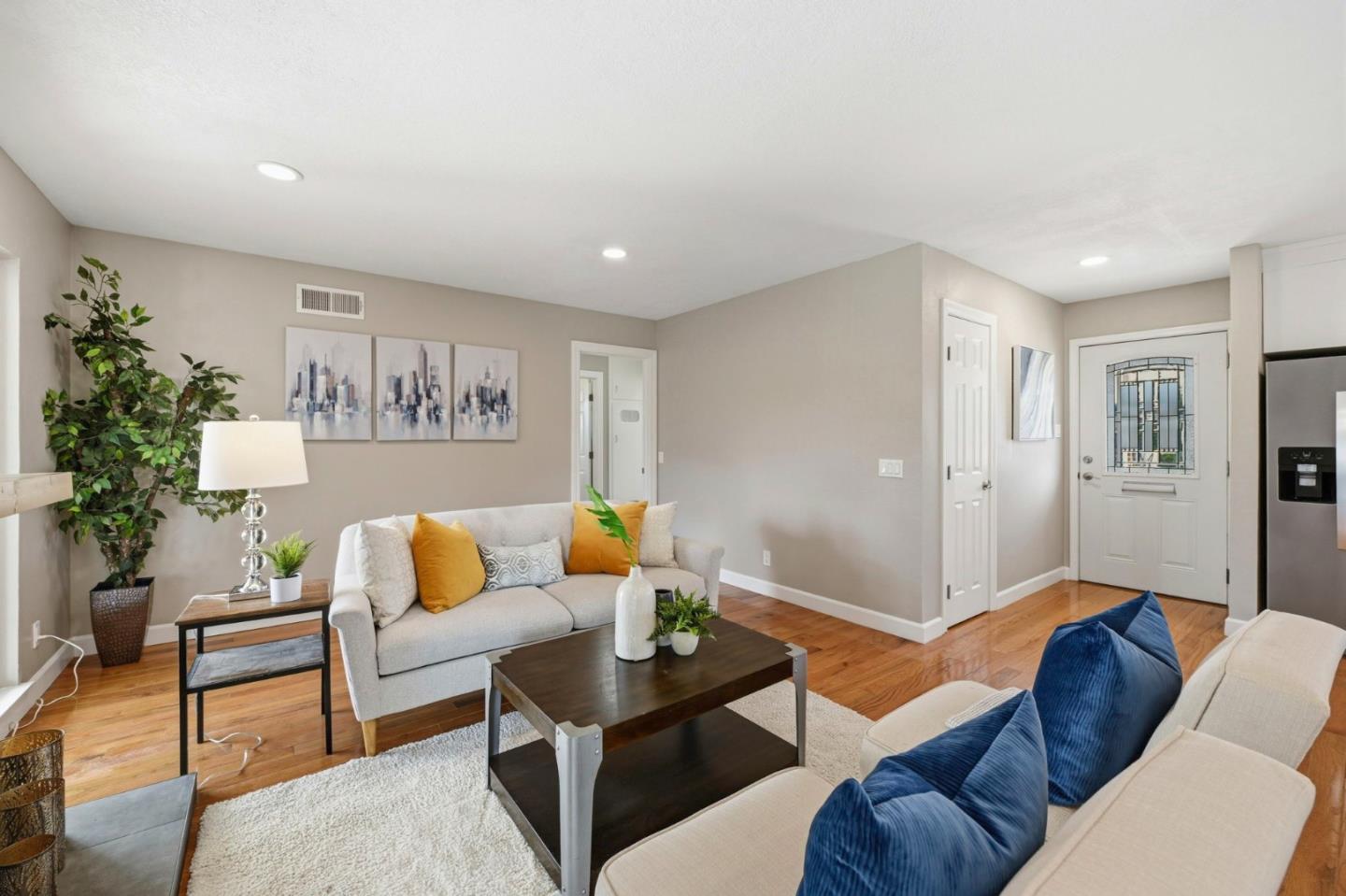 Detail Gallery Image 4 of 24 For 1115 Holmes Ave, Campbell,  CA 95008 - 3 Beds | 2 Baths