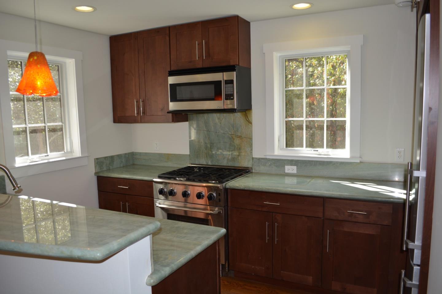 Detail Gallery Image 14 of 37 For 3035 Canyon Rd, Burlingame,  CA 94010 - 5 Beds | 4 Baths