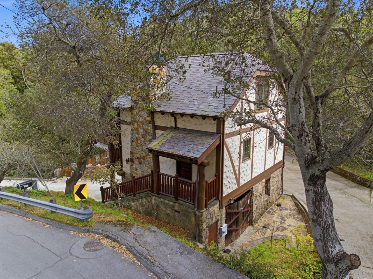 Detail Gallery Image 20 of 37 For 3035 Canyon Rd, Burlingame,  CA 94010 - 5 Beds | 4 Baths