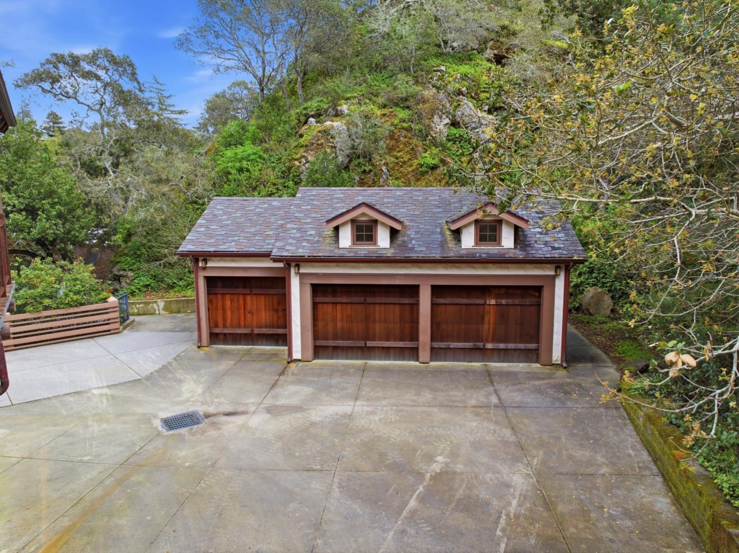 Detail Gallery Image 21 of 37 For 3035 Canyon Rd, Burlingame,  CA 94010 - 5 Beds | 4 Baths