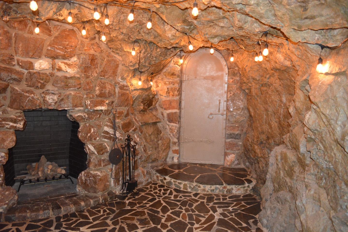 Detail Gallery Image 23 of 37 For 3035 Canyon Rd, Burlingame,  CA 94010 - 5 Beds | 4 Baths