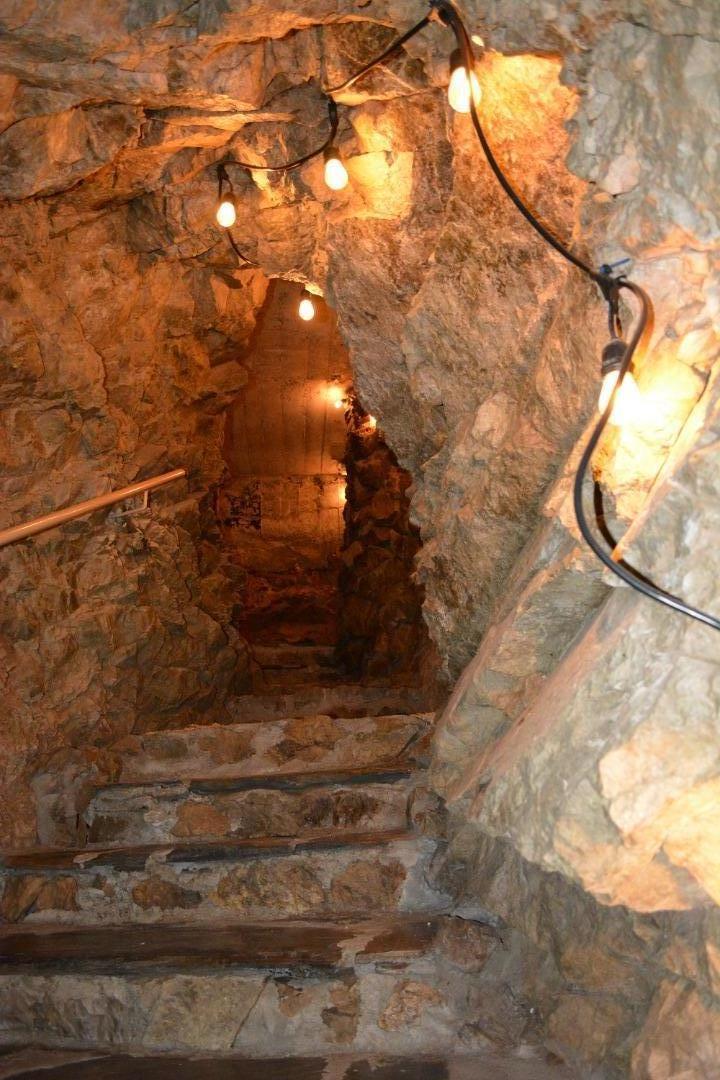 Detail Gallery Image 29 of 37 For 3035 Canyon Rd, Burlingame,  CA 94010 - 5 Beds | 4 Baths