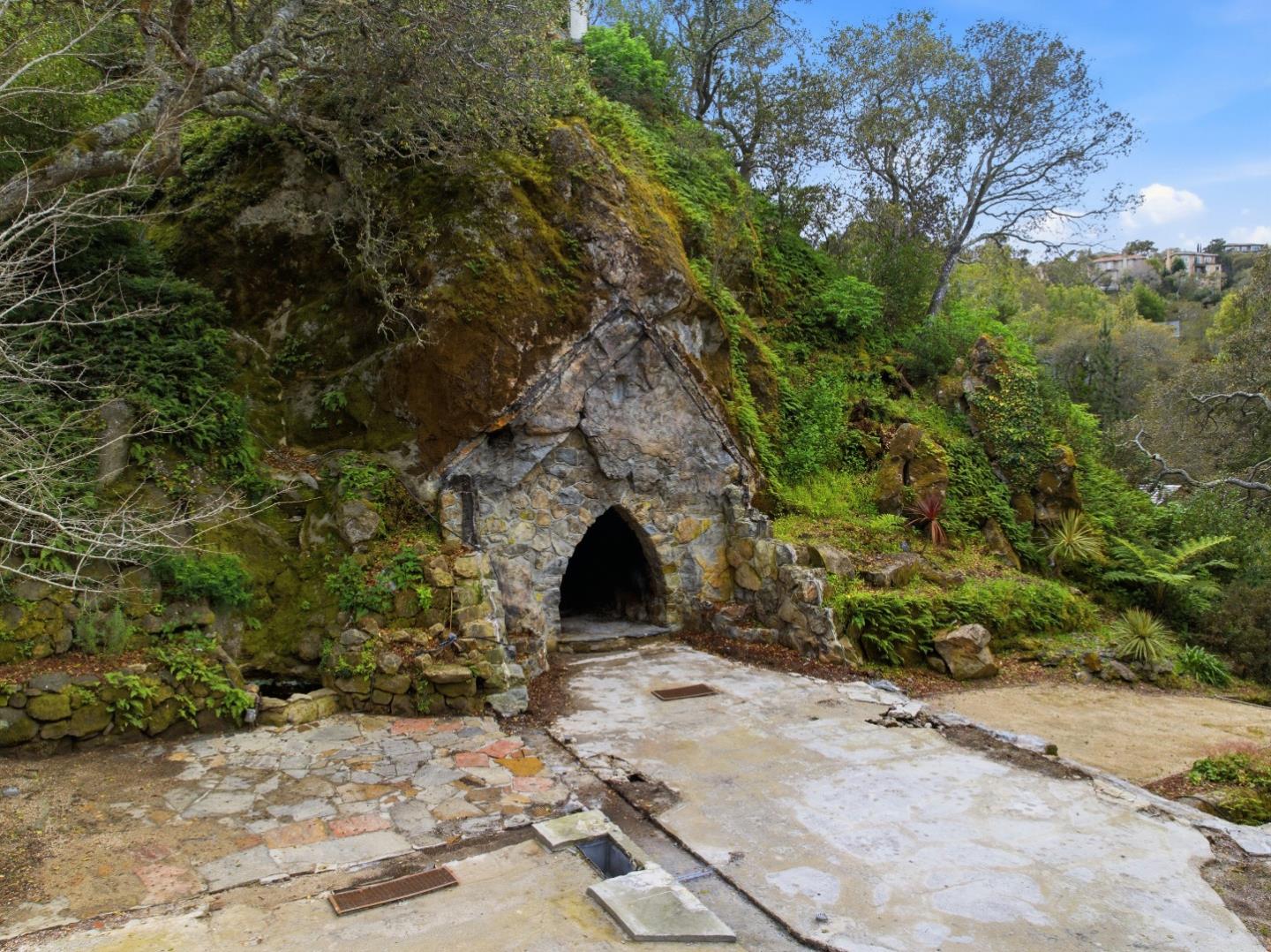 Detail Gallery Image 34 of 37 For 3035 Canyon Rd, Burlingame,  CA 94010 - 5 Beds | 4 Baths