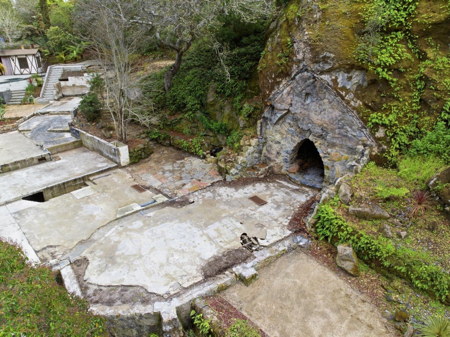 Detail Gallery Image 35 of 37 For 3035 Canyon Rd, Burlingame,  CA 94010 - 5 Beds | 4 Baths