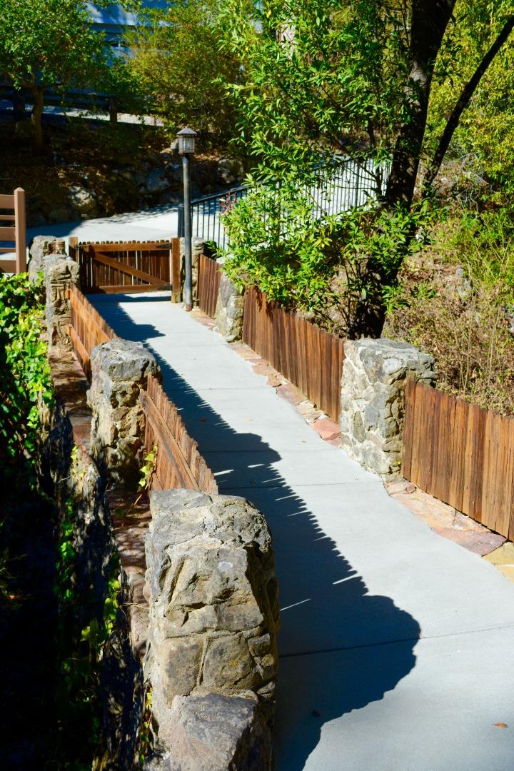 Detail Gallery Image 8 of 37 For 3035 Canyon Rd, Burlingame,  CA 94010 - 5 Beds | 4 Baths