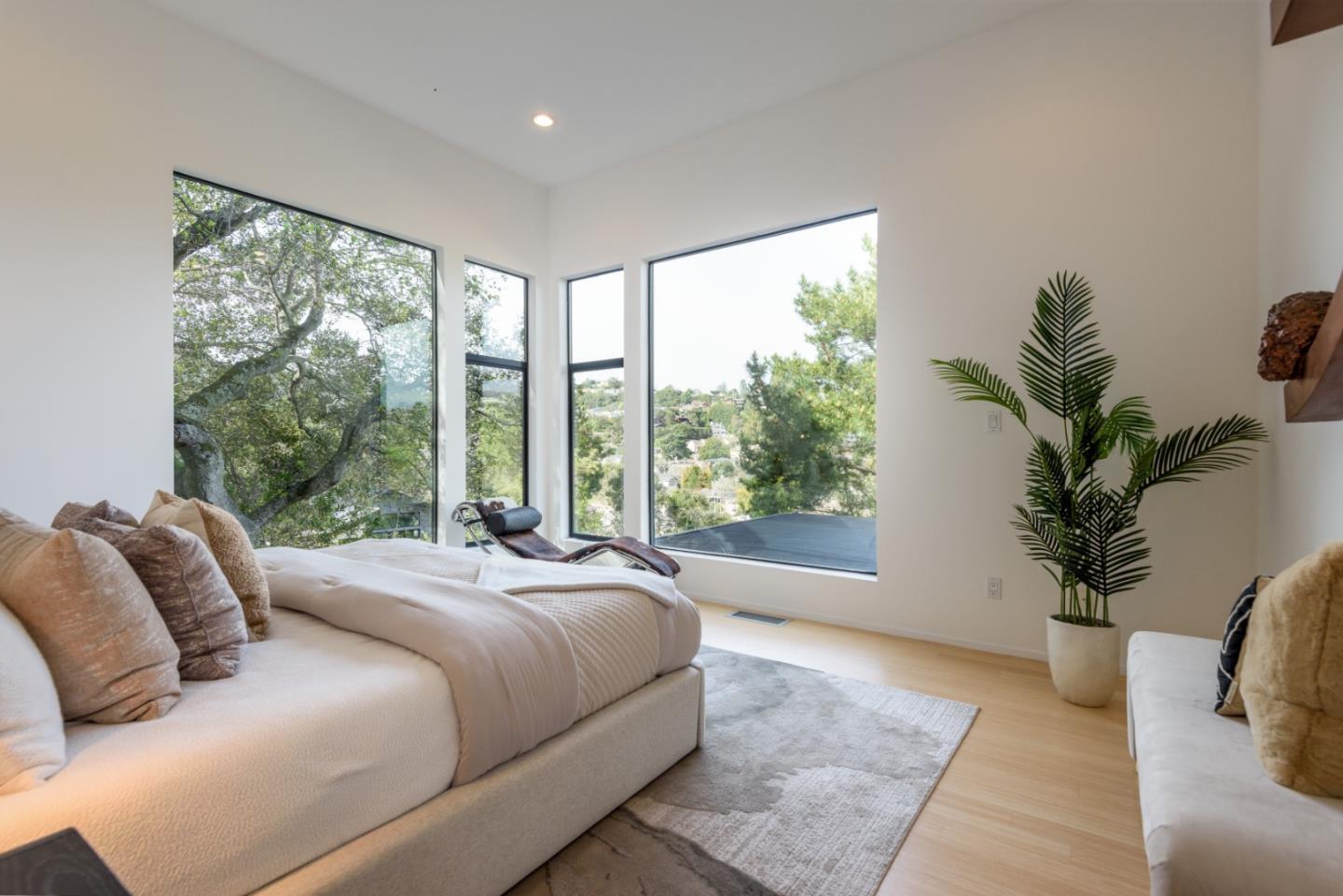 Detail Gallery Image 11 of 24 For 239 Manor Dr, San Carlos,  CA 94070 - 2 Beds | 2 Baths