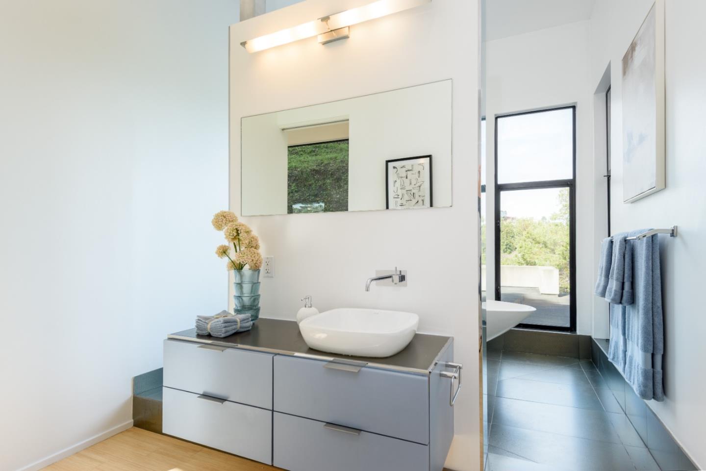 Detail Gallery Image 13 of 24 For 239 Manor Dr, San Carlos,  CA 94070 - 2 Beds | 2 Baths