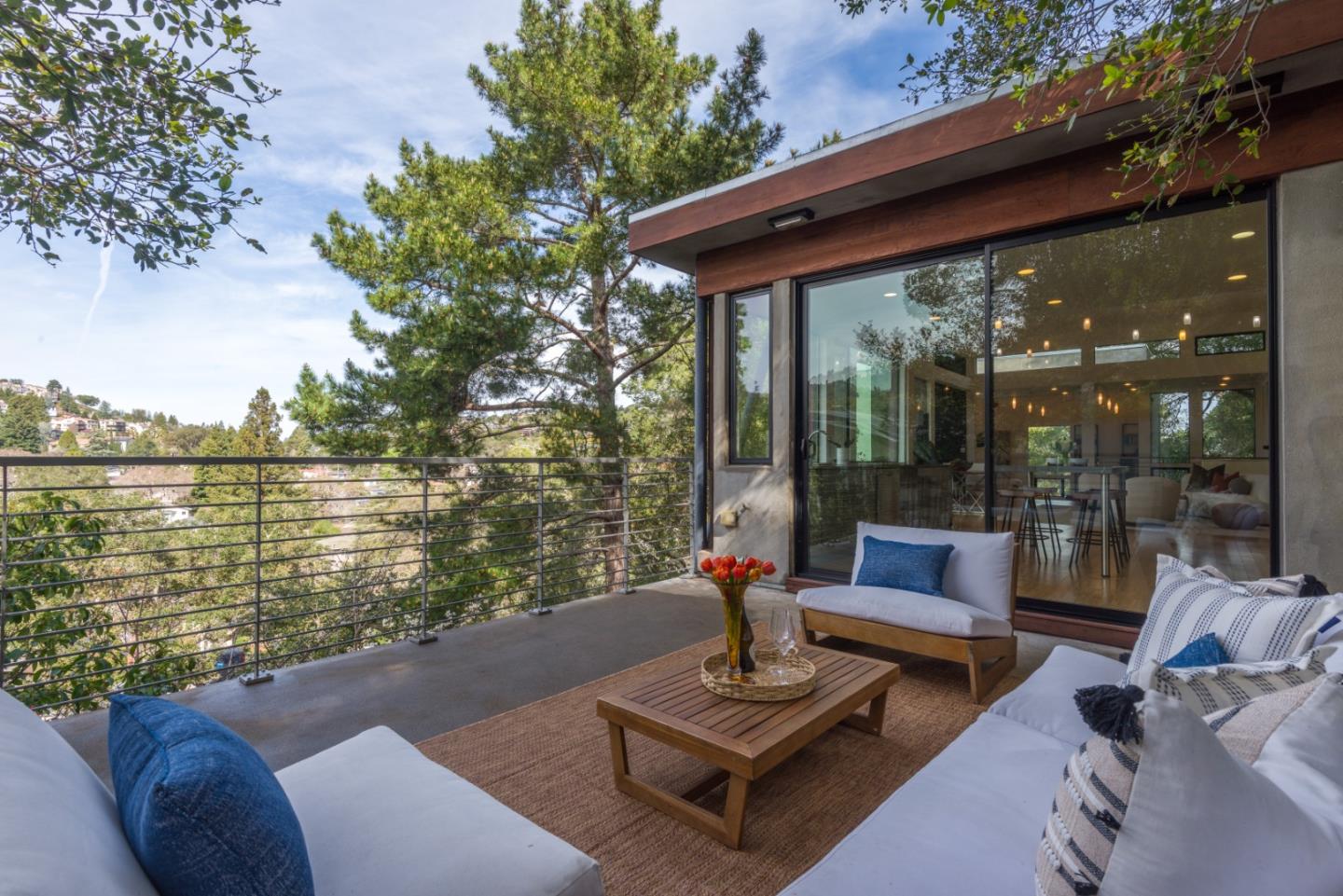 Detail Gallery Image 17 of 24 For 239 Manor Dr, San Carlos,  CA 94070 - 2 Beds | 2 Baths