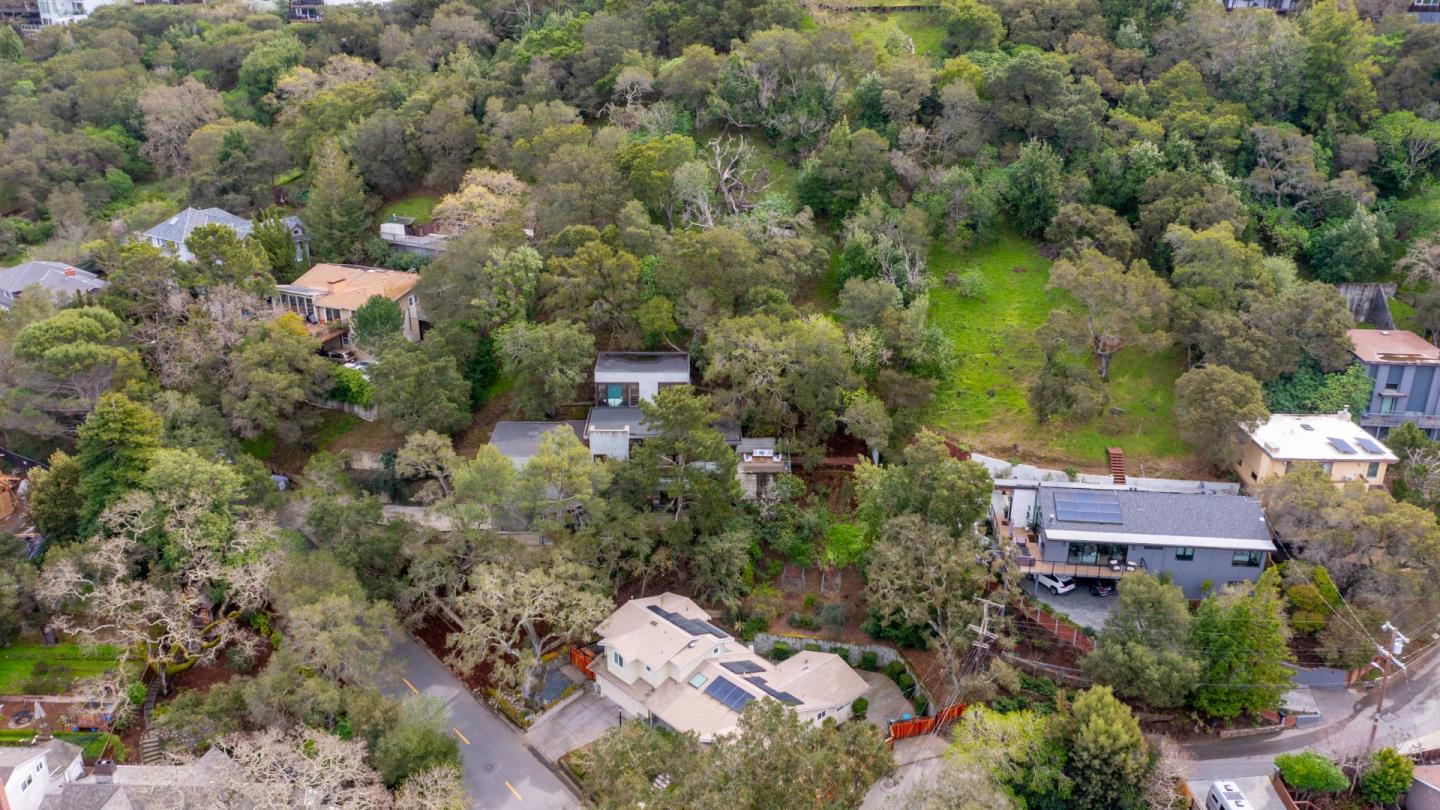 Detail Gallery Image 22 of 24 For 239 Manor Dr, San Carlos,  CA 94070 - 2 Beds | 2 Baths