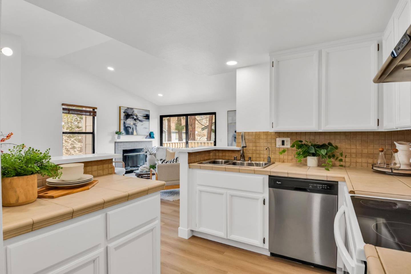 Detail Gallery Image 10 of 30 For 34631 Pueblo Ter, Fremont,  CA 94555 - 2 Beds | 2 Baths