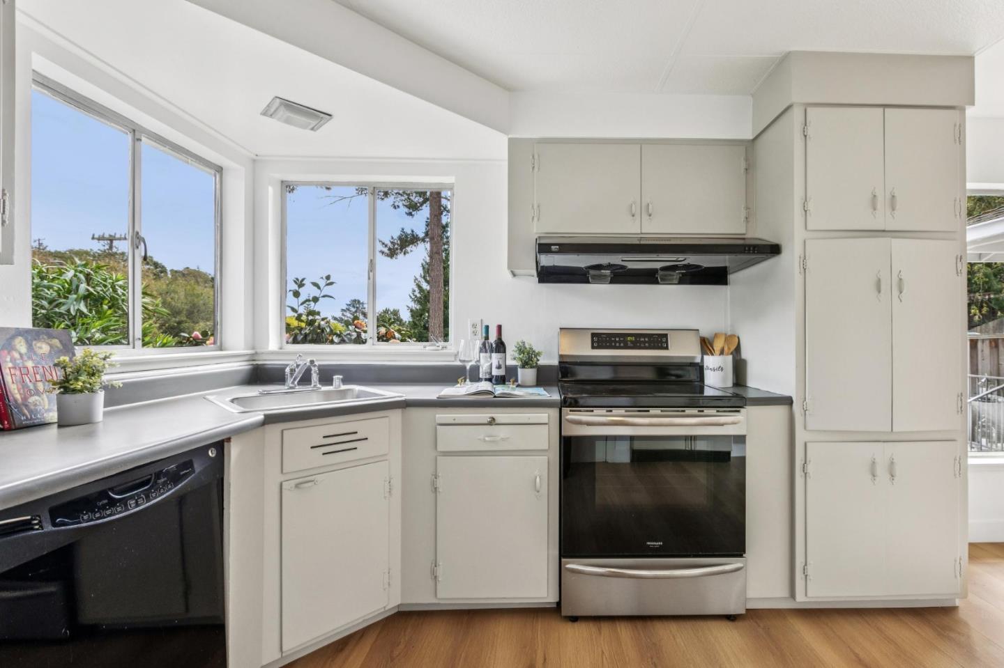 Detail Gallery Image 18 of 43 For 602 Alameda De Las Pulgas, Belmont,  CA 94002 - 3 Beds | 2 Baths