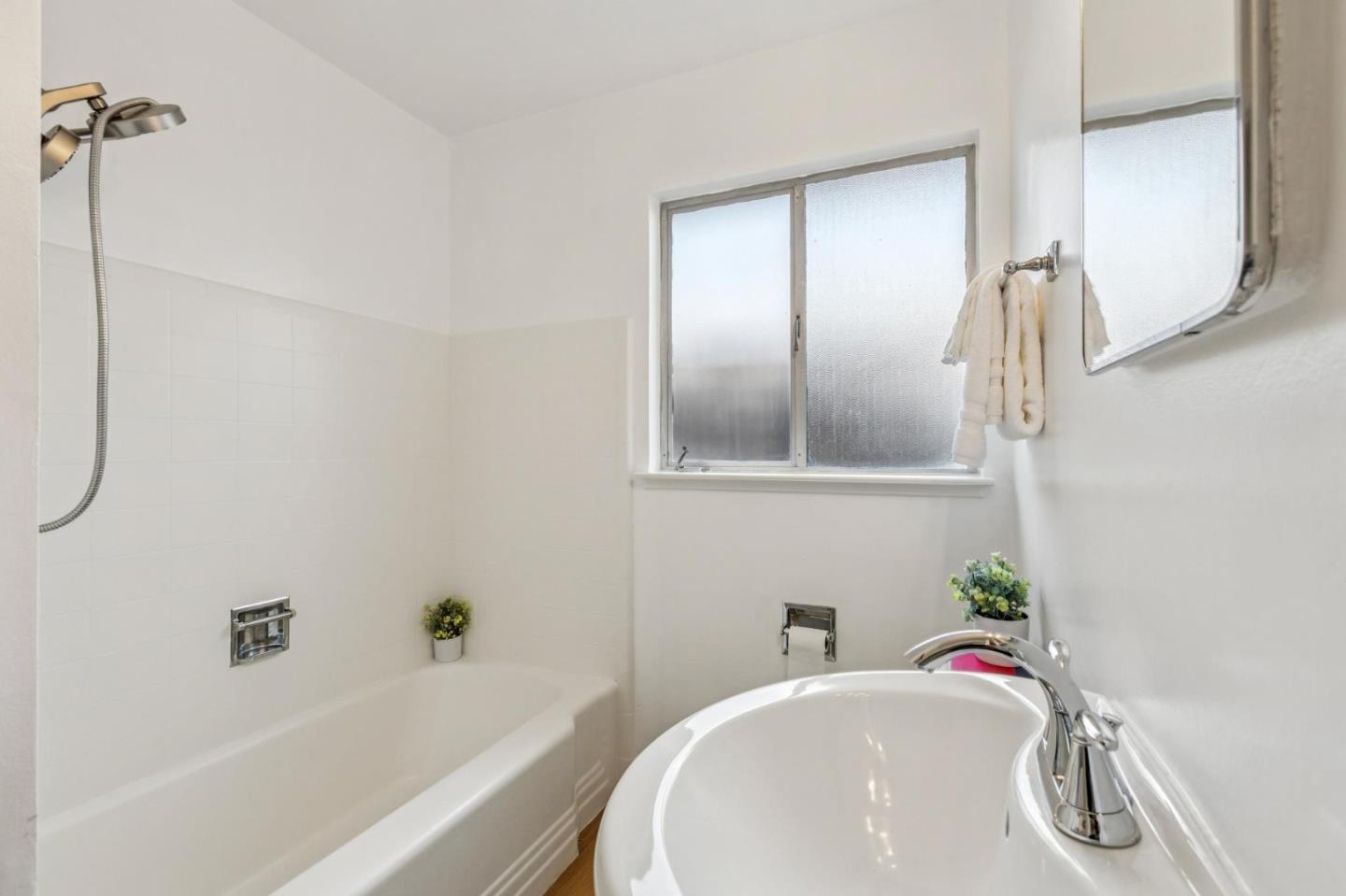 Detail Gallery Image 29 of 43 For 602 Alameda De Las Pulgas, Belmont,  CA 94002 - 3 Beds | 2 Baths