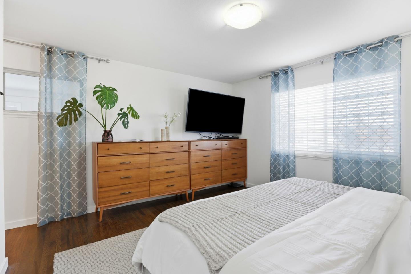 Detail Gallery Image 15 of 35 For 2741 Oakmont Dr, San Bruno,  CA 94066 - 4 Beds | 2 Baths