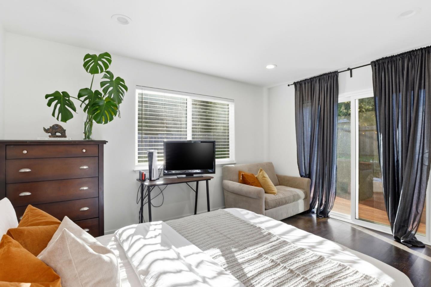 Detail Gallery Image 19 of 35 For 2741 Oakmont Dr, San Bruno,  CA 94066 - 4 Beds | 2 Baths