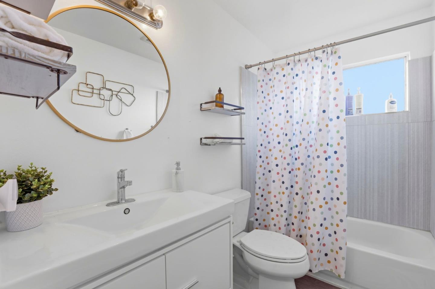 Detail Gallery Image 27 of 35 For 2741 Oakmont Dr, San Bruno,  CA 94066 - 4 Beds | 2 Baths