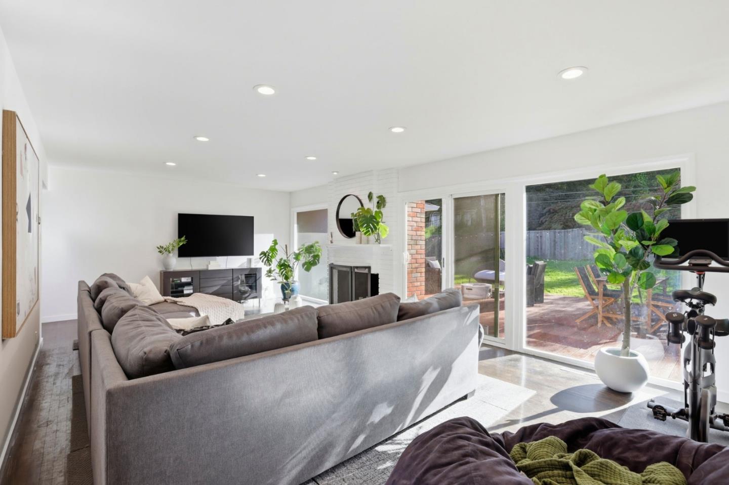 Detail Gallery Image 4 of 35 For 2741 Oakmont Dr, San Bruno,  CA 94066 - 4 Beds | 2 Baths