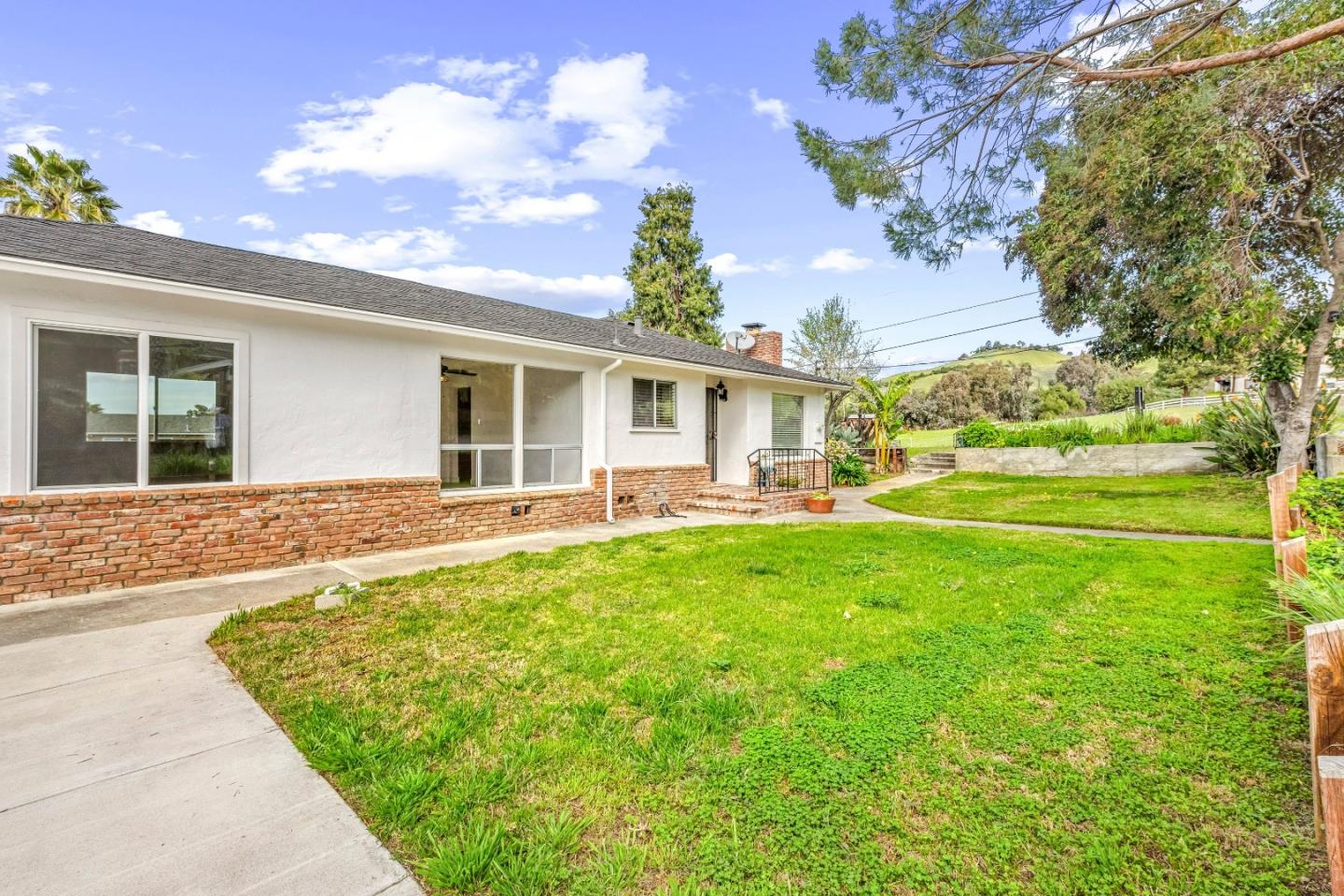 Detail Gallery Image 8 of 103 For 2363 Pleasant Acres Dr, San Jose,  CA 95148 - 3 Beds | 2 Baths