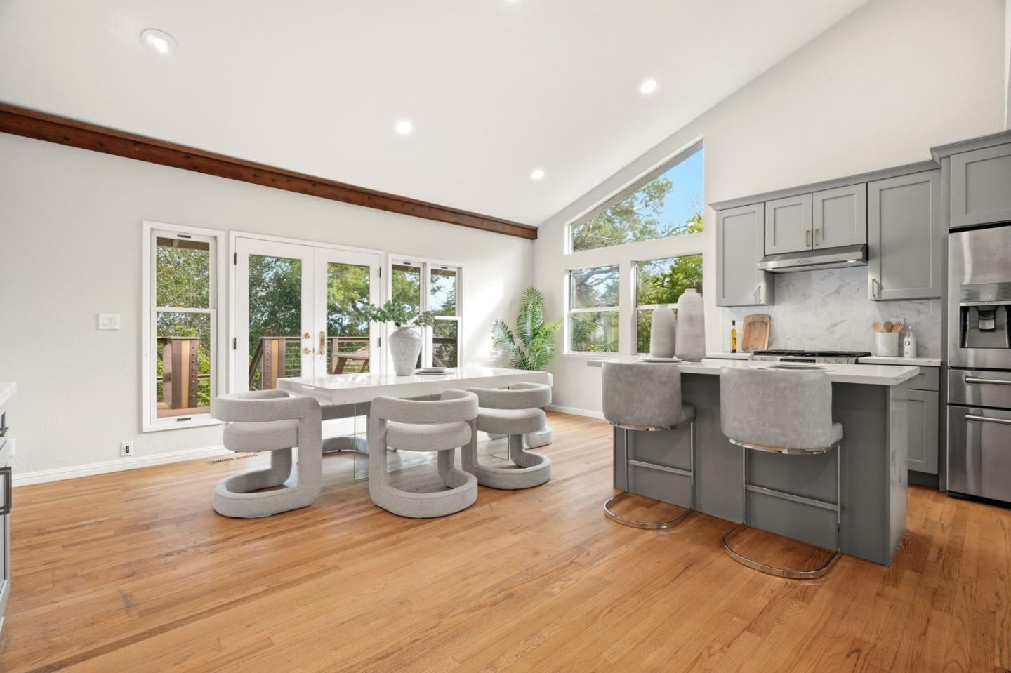 Detail Gallery Image 10 of 39 For 10140 Hillcrest Rd, Cupertino,  CA 95014 - 4 Beds | 2 Baths