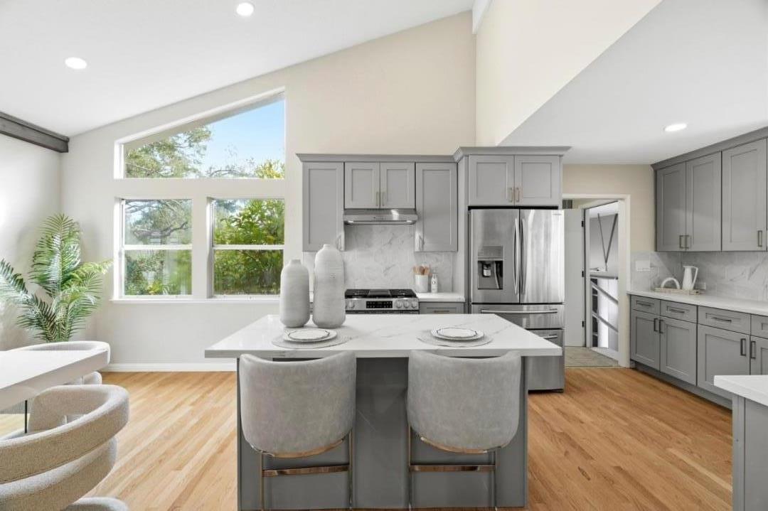 Detail Gallery Image 11 of 39 For 10140 Hillcrest Rd, Cupertino,  CA 95014 - 4 Beds | 2 Baths