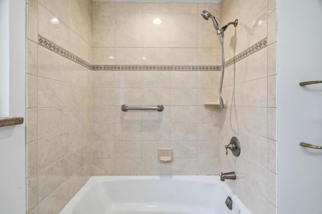 Detail Gallery Image 19 of 39 For 10140 Hillcrest Rd, Cupertino,  CA 95014 - 4 Beds | 2 Baths