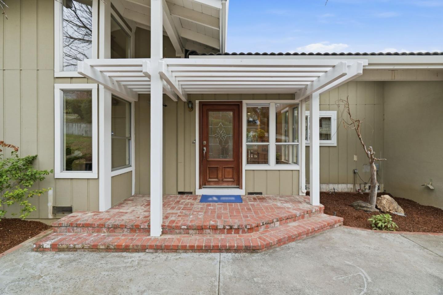 Detail Gallery Image 2 of 39 For 10140 Hillcrest Rd, Cupertino,  CA 95014 - 4 Beds | 2 Baths