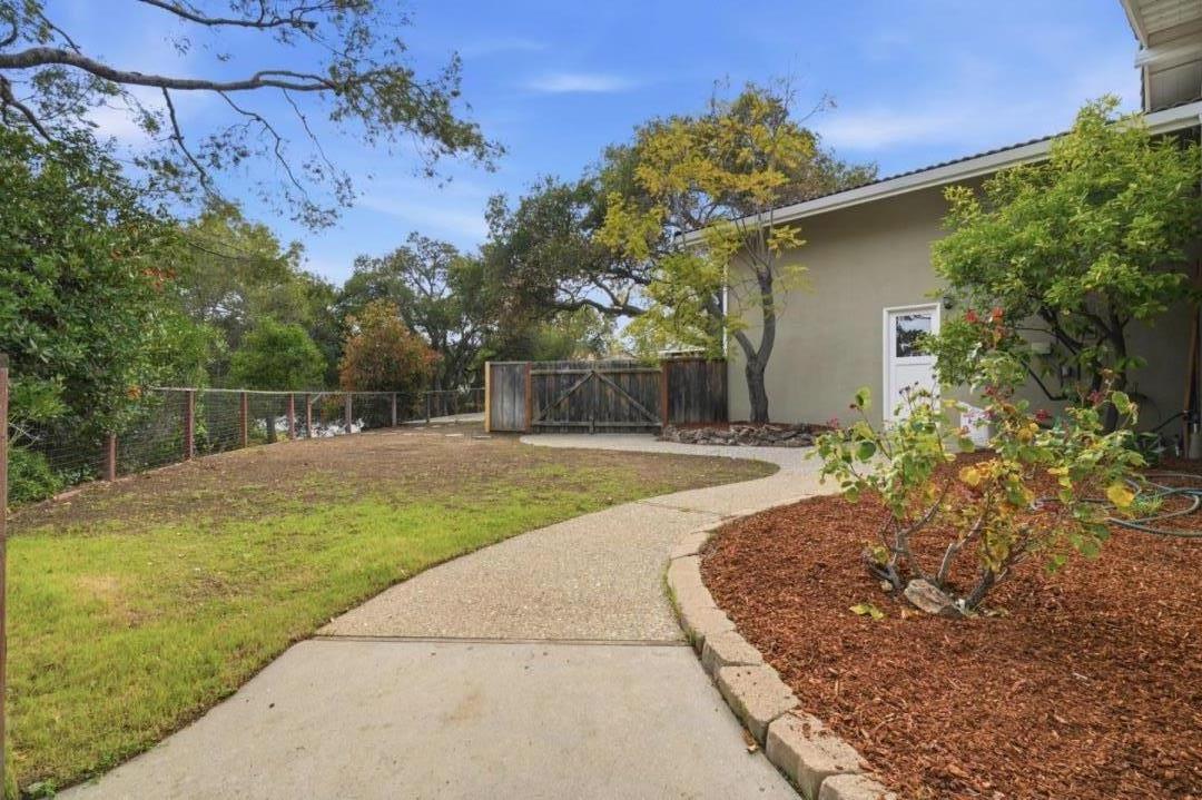 Detail Gallery Image 34 of 39 For 10140 Hillcrest Rd, Cupertino,  CA 95014 - 4 Beds | 2 Baths