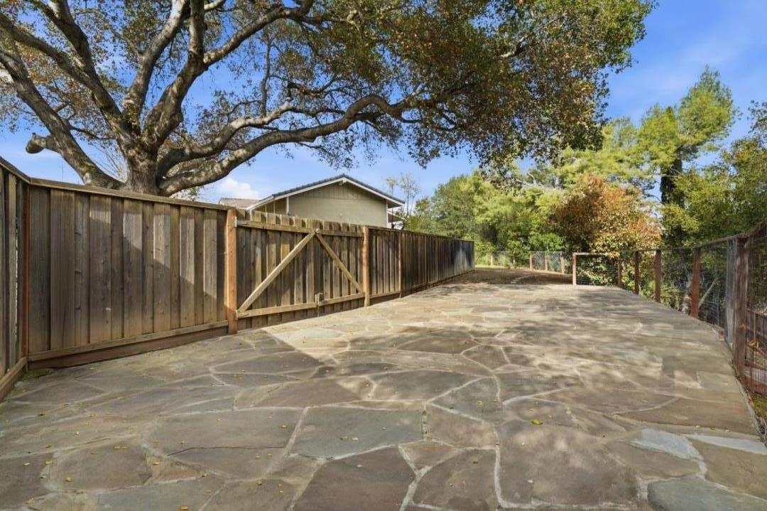 Detail Gallery Image 35 of 39 For 10140 Hillcrest Rd, Cupertino,  CA 95014 - 4 Beds | 2 Baths