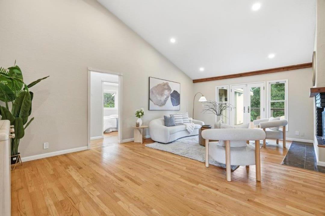 Detail Gallery Image 4 of 39 For 10140 Hillcrest Rd, Cupertino,  CA 95014 - 4 Beds | 2 Baths